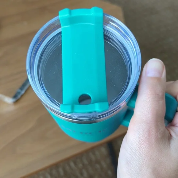 30oz Tumbler with straw and handle NWOT - Picture 4 of 6